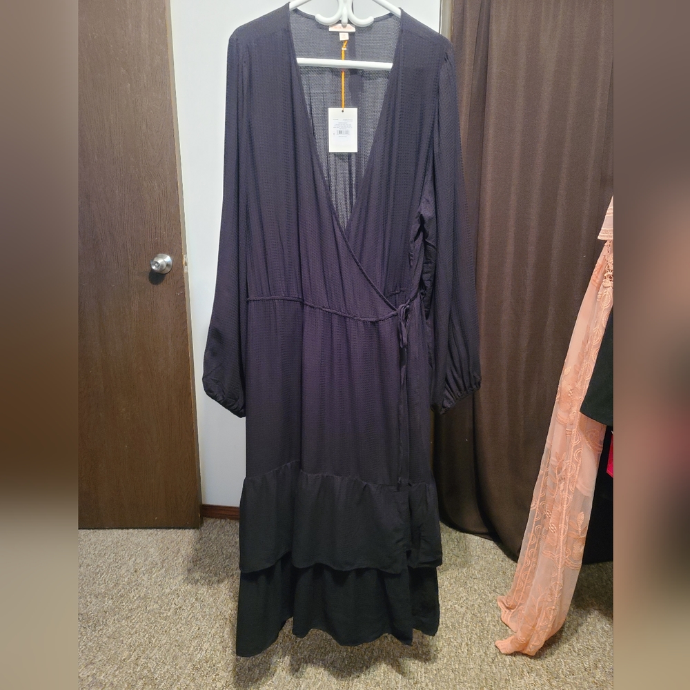 🐰Plus Size Faux Wrap Dress - Picture 2 of 9